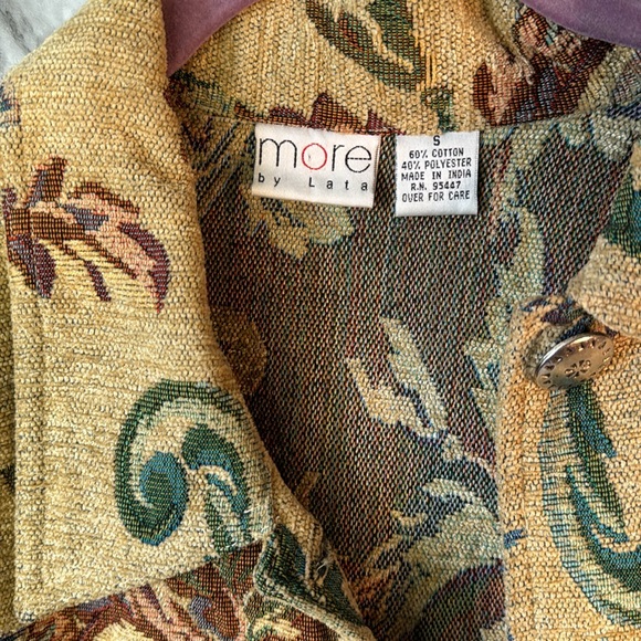 More by Lata Carpet print light jacket  size S 60% cotton 40% polyester - Picture 4 of 4